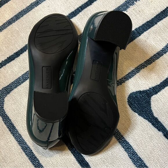 Anne Klein NEW!! Green Leather, Slip On, Peep Toe, Chunky Heel. WMN 6M - Picture 6 of 6